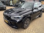 BMW X5 M Competition | M DRIVERS PACK | BOWERS & WILKINS | SOFTCLOSE | SKYLOUNGE PANORAMA/SCHUIF-KANTELDAK | STOELVENTILATIE | TV SCHERMEN ACHTER | NL GELEVERD | DEALER ONDERHOUDEN | CARBONZWART | BMW LASER | DRVING ASSISTANT PROF | ELEKTR.TREKHAAK |