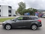 Ford Focus Wagon 1.0i Lease Edition 6-Bak 126 PK. Distributieriem en waterpomp vervangen bij 197.000 KM !!! Zeer fijn rijdende auto !!