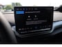 Volkswagen ID.4 Pro Limited Edition 77 kWh Black Pack, leder / alcantara, achteruitrijcamera, navigatie, achteruitrijcamera, stoel en stuurwiel verwarming, 19" LMV, keyless entry, adaptieve cruise control (ACC), elektrisch verstel-, verwarm- en inklapbare spiegels (spiegelpakket), park assist, dodehoekdetectie (side assist),