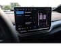 Volkswagen ID.4 Pro Limited Edition 77 kWh Black Pack, leder / alcantara, achteruitrijcamera, navigatie, achteruitrijcamera, stoel en stuurwiel verwarming, 19" LMV, keyless entry, adaptieve cruise control (ACC), elektrisch verstel-, verwarm- en inklapbare spiegels (spiegelpakket), park assist, dodehoekdetectie (side assist),