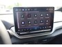 Volkswagen ID.4 Pro Limited Edition 77 kWh Black Pack, leder / alcantara, achteruitrijcamera, navigatie, achteruitrijcamera, stoel en stuurwiel verwarming, 19" LMV, keyless entry, adaptieve cruise control (ACC), elektrisch verstel-, verwarm- en inklapbare spiegels (spiegelpakket), park assist, dodehoekdetectie (side assist),