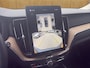 Volvo XC60 2.0 T6 Plug-in hybrid AWD Plus Dark | 360 Camera | Panoramadak | Harman kardon | BLIS | Luchtvering | Verwarmde voorstoelen |