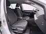 Volkswagen Golf 1.0 eTSI Life Automaat - LED - Navigatie - PDC - Side Assist - Camera - ACC