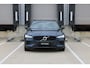 Volvo V60 T6 Plug-in hybrid AWD Plus Dark | Beschikbaar vanaf 10-2026 | Harman Kardon Premium sound | Google Navigatie | BLIS | Adaptieve Cruise Control | Pilot Assist | Stuur-/Stoelverwarming | Elektrisch verstelbare stoelen voor met memory | Parkeercamera | 19 inch Lichtmetalen velgen |
