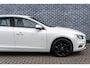 Volvo V60 2.0 D3 Nordic+ Sport | R-Design | Xenon | Trekhaak | Standkachel | Stoelverwarming | Volvo On-Call | 18"| Lichtmetalen Velgen |