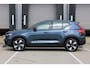 Volvo EX40 Single Motor Extended Range Plus Europa | Beschikbaar vanaf 10-2026 | Harman Kardon Premium Sound | BLIS | Panoramadak | Keyless | Adaptieve Cruise Control | Pilot Assist | Google Navigatie | Elektrische verstelbare voorstoelen | Stoel-/Stuurwielverwarming |