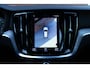 Volvo V60 B4 R-Design | Panoramadak | Premium audio by Harman Kardon | Head-up display | Verwarmbare voorstoelen en stuurwiel | 19 inch Lichtmetalen velgen