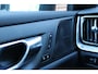 Volvo V60 B4 R-Design | Panoramadak | Premium audio by Harman Kardon | Head-up display | Verwarmbare voorstoelen en stuurwiel | 19 inch Lichtmetalen velgen