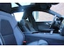 Volvo V60 B4 R-Design | Panoramadak | Premium audio by Harman Kardon | Head-up display | Verwarmbare voorstoelen en stuurwiel | 19 inch Lichtmetalen velgen
