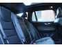 Volvo V60 B4 R-Design | Panoramadak | Premium audio by Harman Kardon | Head-up display | Verwarmbare voorstoelen en stuurwiel | 19 inch Lichtmetalen velgen