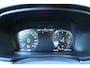 Volvo V60 B4 R-Design | Panoramadak | Premium audio by Harman Kardon | Head-up display | Verwarmbare voorstoelen en stuurwiel | 19 inch Lichtmetalen velgen