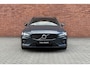 Volvo V60 B4 R-Design | Panoramadak | Premium audio by Harman Kardon | Head-up display | Verwarmbare voorstoelen en stuurwiel | 19 inch Lichtmetalen velgen