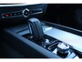 Volvo V60 B4 R-Design | Panoramadak | Premium audio by Harman Kardon | Head-up display | Verwarmbare voorstoelen en stuurwiel | 19 inch Lichtmetalen velgen