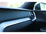 Volvo V60 B4 R-Design | Panoramadak | Premium audio by Harman Kardon | Head-up display | Verwarmbare voorstoelen en stuurwiel | 19 inch Lichtmetalen velgen