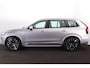 Volvo XC90 T8 Recharge AWD Ultra Bright - Luchtvering - Panorama/schuifdak - IntelliSafe Assist & Surround - 360º Camera - Bowers & Wilkins audio - Adaptieve LED koplampen - Verwarmde voorstoelen, stuur & achterbank - Parkeersensoren voor & achter - Elektr. bedienb. voorstoelen met geheugen - Head up display - Draadloze tel. lader - 21' LMV