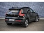 Volvo XC40 Plug-in Hybrid T5 Plus Dark | Adaptieve Cruise Control | Stoel-/Stuurverwarming | Harman Kardon Audio | Navigatie | Koplampreiniging | Getint Glas | Voorruitverwarming |