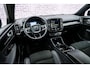 Volvo XC40 Plug-in Hybrid T5 Plus Dark | Adaptieve Cruise Control | Stoel-/Stuurverwarming | Harman Kardon Audio | Navigatie | Koplampreiniging | Getint Glas | Voorruitverwarming |