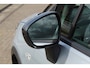 Opel Crossland 1.2-110pk Turbo 'Elegance'. Mooie en luxe hoogzitter met weinig km's ! Volautm. airco dual, cruise control, camera, comfortstoelen, metallic lak, LM wielen, navigatie, telefoonvoorb., lane- en side assist, parkeersensoren v+a, LED verlichting etc.