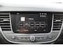Opel Crossland 1.2-110pk Turbo 'Elegance'. Mooie en luxe hoogzitter met weinig km's ! Volautm. airco dual, cruise control, camera, comfortstoelen, metallic lak, LM wielen, navigatie, telefoonvoorb., lane- en side assist, parkeersensoren v+a, LED verlichting etc.