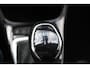 Opel Crossland 1.2-110pk Turbo 'Elegance'. Mooie en luxe hoogzitter met weinig km's ! Volautm. airco dual, cruise control, camera, comfortstoelen, metallic lak, LM wielen, navigatie, telefoonvoorb., lane- en side assist, parkeersensoren v+a, LED verlichting etc.