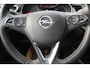 Opel Crossland 1.2-110pk Turbo 'Elegance'. Mooie en luxe hoogzitter met weinig km's ! Volautm. airco dual, cruise control, camera, comfortstoelen, metallic lak, LM wielen, navigatie, telefoonvoorb., lane- en side assist, parkeersensoren v+a, LED verlichting etc.