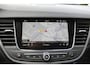 Opel Crossland 1.2-110pk Turbo 'Elegance'. Mooie en luxe hoogzitter met weinig km's ! Volautm. airco dual, cruise control, camera, comfortstoelen, metallic lak, LM wielen, navigatie, telefoonvoorb., lane- en side assist, parkeersensoren v+a, LED verlichting etc.