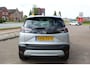 Opel Crossland 1.2-110pk Turbo 'Elegance'. Mooie en luxe hoogzitter met weinig km's ! Volautm. airco dual, cruise control, camera, comfortstoelen, metallic lak, LM wielen, navigatie, telefoonvoorb., lane- en side assist, parkeersensoren v+a, LED verlichting etc.
