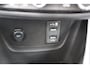 Opel Crossland 1.2-110pk Turbo 'Elegance'. Mooie en luxe hoogzitter met weinig km's ! Volautm. airco dual, cruise control, camera, comfortstoelen, metallic lak, LM wielen, navigatie, telefoonvoorb., lane- en side assist, parkeersensoren v+a, LED verlichting etc.