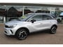 Opel Crossland 1.2-110pk Turbo 'Elegance'. Mooie en luxe hoogzitter met weinig km's ! Volautm. airco dual, cruise control, camera, comfortstoelen, metallic lak, LM wielen, navigatie, telefoonvoorb., lane- en side assist, parkeersensoren v+a, LED verlichting etc.
