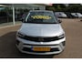 Opel Crossland 1.2-110pk Turbo 'Elegance'. Mooie en luxe hoogzitter met weinig km's ! Volautm. airco dual, cruise control, camera, comfortstoelen, metallic lak, LM wielen, navigatie, telefoonvoorb., lane- en side assist, parkeersensoren v+a, LED verlichting etc.