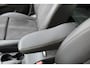 Opel Crossland 1.2-110pk Turbo 'Elegance'. Mooie en luxe hoogzitter met weinig km's ! Volautm. airco dual, cruise control, camera, comfortstoelen, metallic lak, LM wielen, navigatie, telefoonvoorb., lane- en side assist, parkeersensoren v+a, LED verlichting etc.