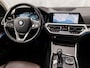 BMW 3-Serie 330e High Executive 252Pk Automaat (SCHUIFDAK, DEALER ONDERHOUDEN, APPLE CARPLAY, GROOT NAVI, CAMERA, GETINT GLAS, BRUIN LEDER, SPORTSTOELEN, STUUR/STOELVERWARMING, SFEERVERLICHTING, NIEUWSTAAT)