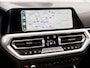 BMW 3-Serie 330e High Executive 252Pk Automaat (SCHUIFDAK, DEALER ONDERHOUDEN, APPLE CARPLAY, GROOT NAVI, CAMERA, GETINT GLAS, BRUIN LEDER, SPORTSTOELEN, STUUR/STOELVERWARMING, SFEERVERLICHTING, NIEUWSTAAT)