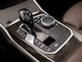 BMW 3-Serie 330e High Executive 252Pk Automaat (SCHUIFDAK, DEALER ONDERHOUDEN, APPLE CARPLAY, GROOT NAVI, CAMERA, GETINT GLAS, BRUIN LEDER, SPORTSTOELEN, STUUR/STOELVERWARMING, SFEERVERLICHTING, NIEUWSTAAT)