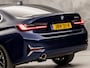 BMW 3-Serie 330e High Executive 252Pk Automaat (SCHUIFDAK, DEALER ONDERHOUDEN, APPLE CARPLAY, GROOT NAVI, CAMERA, GETINT GLAS, BRUIN LEDER, SPORTSTOELEN, STUUR/STOELVERWARMING, SFEERVERLICHTING, NIEUWSTAAT)
