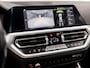 BMW 3-Serie 330e High Executive 252Pk Automaat (SCHUIFDAK, DEALER ONDERHOUDEN, APPLE CARPLAY, GROOT NAVI, CAMERA, GETINT GLAS, BRUIN LEDER, SPORTSTOELEN, STUUR/STOELVERWARMING, SFEERVERLICHTING, NIEUWSTAAT)