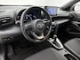 Toyota Yaris Cross 1.5 Hybrid First Edition + | BTW voertuig | Dodehoek detectie | Stoel+stuurverwarming | Elektrische achterklep | Parkeersensoren voor+achter | Draadloze telefoonlader | Apple CarPlay/Android Auto |