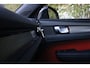 Volvo XC40 2.0 T4 AWD R-Design | Trekhaak | Stuur- en stoelverwarming | BLIS | Memory Seat | Adaptieve Cruise met Stuurhulp | Lava Orange interieur
