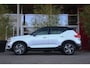 Volvo XC40 2.0 T4 AWD R-Design | Trekhaak | Stuur- en stoelverwarming | BLIS | Memory Seat | Adaptieve Cruise met Stuurhulp | Lava Orange interieur