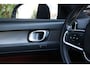 Volvo XC40 2.0 T4 AWD R-Design | Trekhaak | Stuur- en stoelverwarming | BLIS | Memory Seat | Adaptieve Cruise met Stuurhulp | Lava Orange interieur
