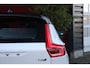 Volvo XC40 2.0 T4 AWD R-Design | Trekhaak | Stuur- en stoelverwarming | BLIS | Memory Seat | Adaptieve Cruise met Stuurhulp | Lava Orange interieur