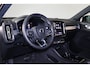 Volvo XC40 B3 Plus Dark - IntelliSafe Assist & Surround - 360º Camera - Verwarmde voorstoelen, stuur & achterbank - Parkeersensoren voor & achter - Elektr. bedienb. voorstoelen met geheugen links - Draadloze tel. lader - Standkachel - Extra getint glas - Inklapbare trekhaak - 18' LMV