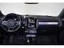 Volvo XC40 B3 Plus Dark - IntelliSafe Assist & Surround - 360º Camera - Verwarmde voorstoelen, stuur & achterbank - Parkeersensoren voor & achter - Elektr. bedienb. voorstoelen met geheugen links - Draadloze tel. lader - Standkachel - Extra getint glas - Inklapbare trekhaak - 18' LMV