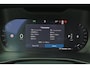 Volvo XC40 B3 Plus Dark - IntelliSafe Assist & Surround - 360º Camera - Verwarmde voorstoelen, stuur & achterbank - Parkeersensoren voor & achter - Elektr. bedienb. voorstoelen met geheugen links - Draadloze tel. lader - Standkachel - Extra getint glas - Inklapbare trekhaak - 18' LMV