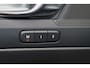 Volvo XC40 B3 Plus Dark - IntelliSafe Assist & Surround - 360º Camera - Verwarmde voorstoelen, stuur & achterbank - Parkeersensoren voor & achter - Elektr. bedienb. voorstoelen met geheugen links - Draadloze tel. lader - Standkachel - Extra getint glas - Inklapbare trekhaak - 18' LMV