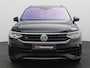 Volkswagen Tiguan 1.5 TSI R-Line Business+ 150PK DSG Trekhaak, Achteruitrijcamera, Black Style, Voorruitverwarming, Stoel-Stuurverwarming, Side Assist, 19" LM Velgen