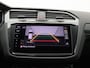 Volkswagen Tiguan 1.5 TSI R-Line Business+ 150PK DSG Trekhaak, Achteruitrijcamera, Black Style, Voorruitverwarming, Stoel-Stuurverwarming, Side Assist, 19" LM Velgen