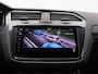 Volkswagen Tiguan 1.5 TSI R-Line Business+ 150PK DSG Trekhaak, Achteruitrijcamera, Black Style, Voorruitverwarming, Stoel-Stuurverwarming, Side Assist, 19" LM Velgen