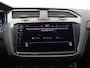 Volkswagen Tiguan 1.5 TSI R-Line Business+ 150PK DSG Trekhaak, Achteruitrijcamera, Black Style, Voorruitverwarming, Stoel-Stuurverwarming, Side Assist, 19" LM Velgen