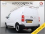 Opel Vivaro-e L2H1 75kWh Autom. 3-Persoons 360°Camera Navi Imperiaal Trekhaak Apple Carplay Android Auto Pdc Cruise Control SOH 88.5% DAB Bluetooth Betonplex Vloer Wandbetimmering Schuifdeur Regen-Lichtsensor 1.000KG Trekgewicht 1e Eigenaar Dealeronderhouden